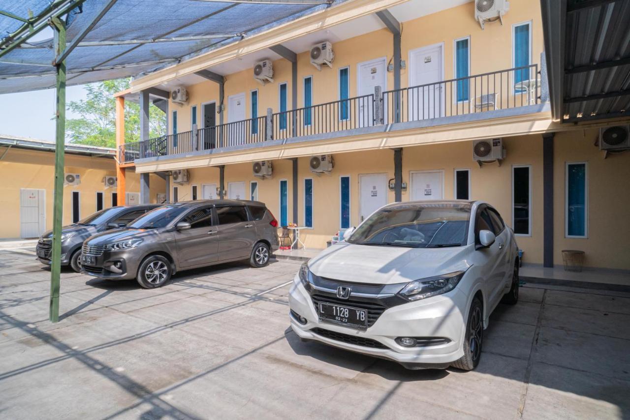 Hotel Reddoorz Syariah At Winong Nganjuk Exterior foto
