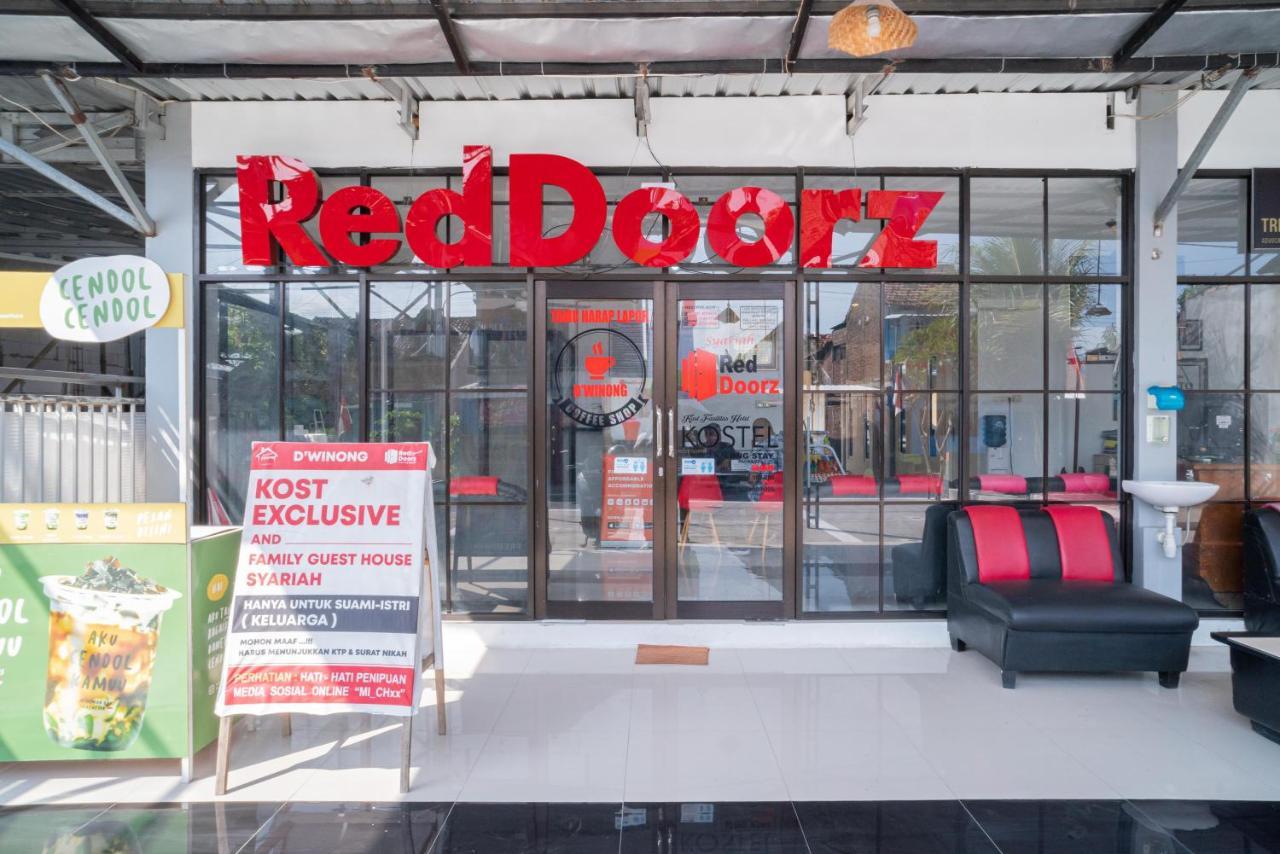 Hotel Reddoorz Syariah At Winong Nganjuk Exterior foto