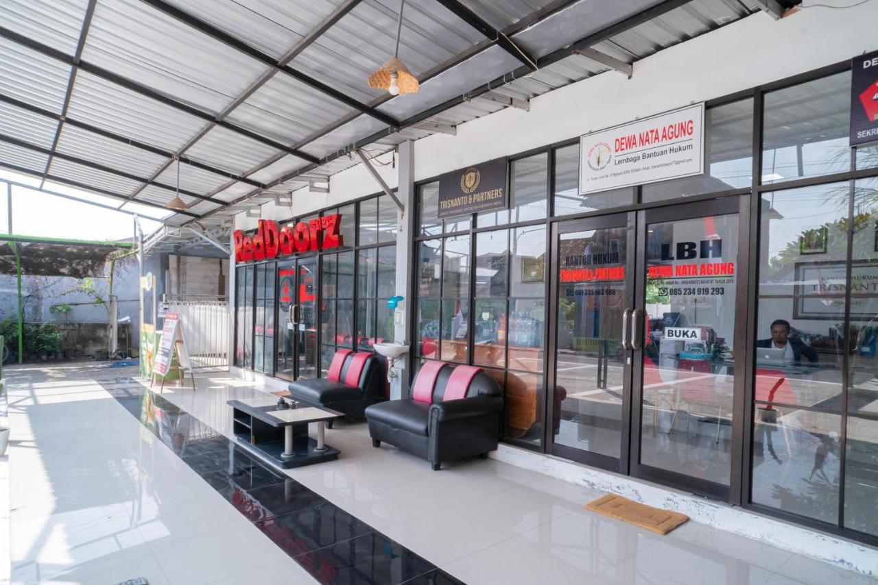 Hotel Reddoorz Syariah At Winong Nganjuk Exterior foto