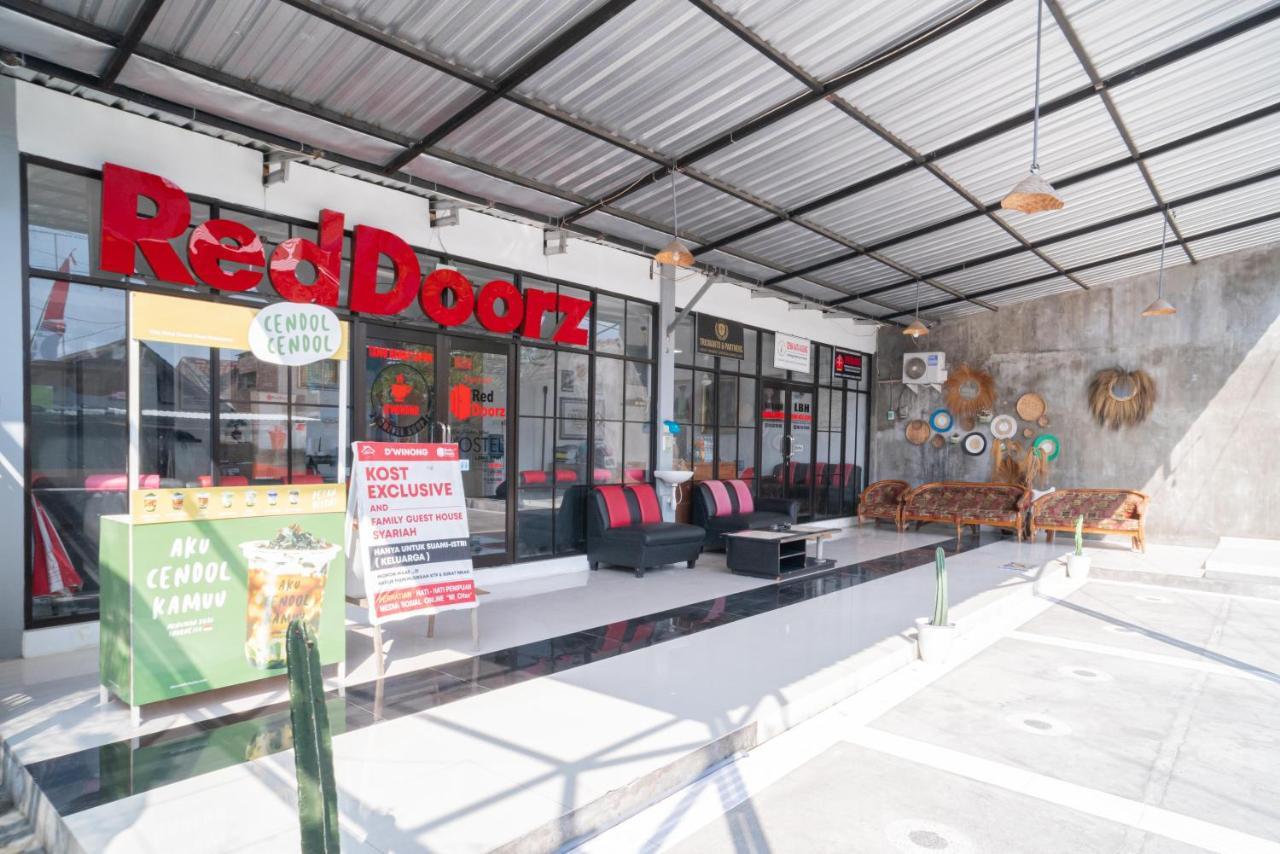 Hotel Reddoorz Syariah At Winong Nganjuk Exterior foto