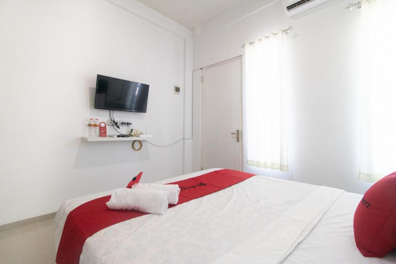 Hotel Reddoorz Syariah At Winong Nganjuk Exterior foto